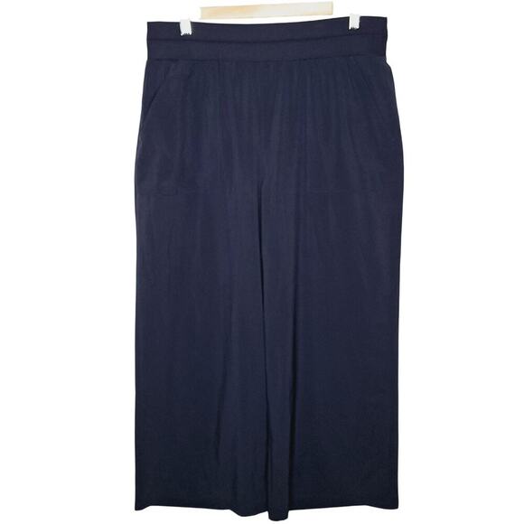 T By Talbots Cropped Pant Medium Wide Leg Workout Navy Gym Exercise Lightweight - Picture 1 of 7